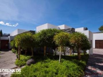 Venta Espectacular Casa de 5 dormitorios en Urbanización Pillagua. Sector Santa Ines. Cumbayá. SC