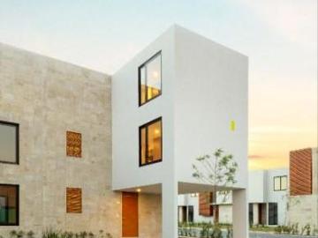 VENTA HERMOSA CASA NUEVA A UNOS METROS DE ANTEA JURIQUILLA CON 19 AMENIDADES