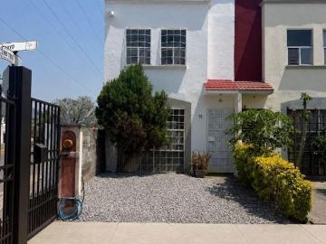 VENTA HERMOSA CASA REMODELADA