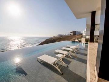 VENTA HERMOSA CASA VISTA A PLAYA CHICA, UBICACION PRIVILEGIADA PLAYA MISTERIO. !