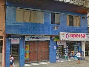 Venta Hospedaje y 2 locales comerciales