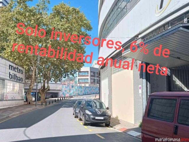 Venta junto a metro Bolueta de dos garajes con alta rentabilidad