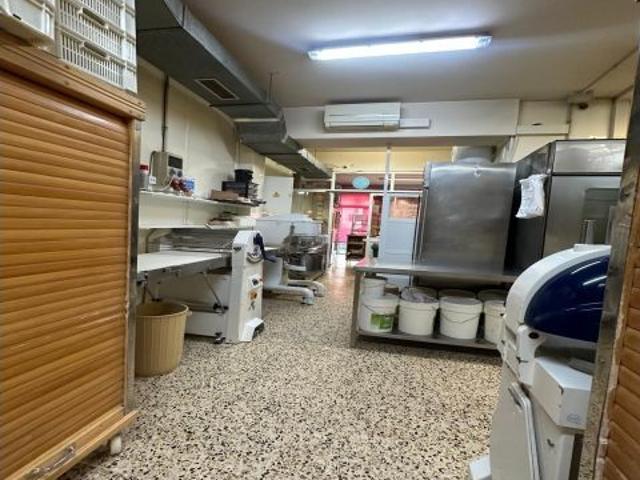 VENTA: Local Comercial con Negocio en funcionamiento