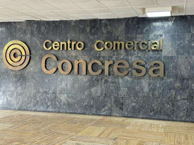 VENTA LOCAL COMERCIAL CONCRESA 144MTS2 2 B