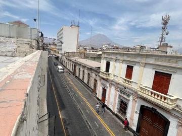 VENTA LOCAL COMERCIAL PLENO CENTRO DE AREQUIPA A 2 CUADRAS DE LA PLAZA DE ARMAS