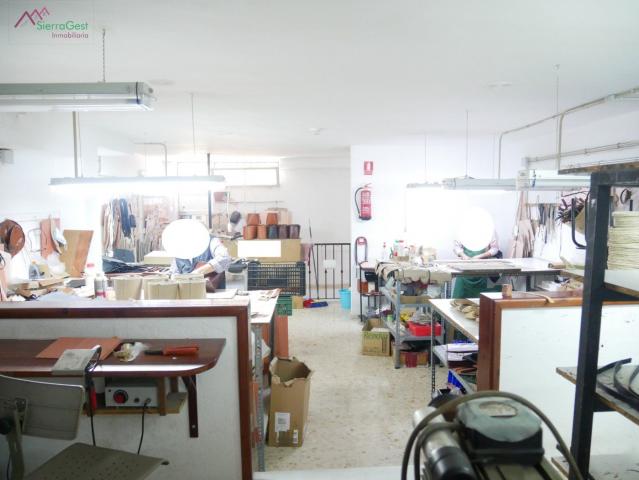 VENTA LOCAL COMERCIAL UBRIQUE