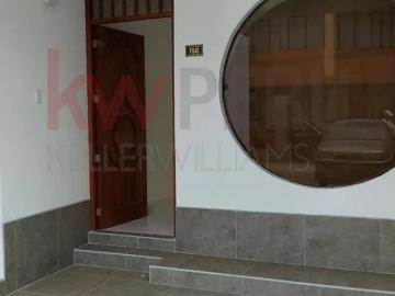 Venta lujosa casa duplex independiente limite con san miguel