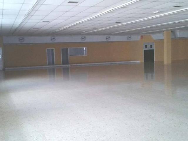 VENTA MONTIJO, AMPLIO LOCAL COMERCIAL CENTRICO, PRECIO NEGOCIABLE