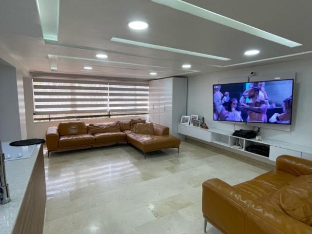 Venta Moderno Apto Urb. Miranda, 4hab, 4baños, 2p/e. Actualizado