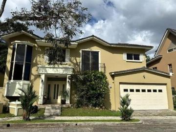 VENTA o ALQUILER CASA EN CLAYTON 246 M2 PH EMBASSY GARDEN MLD