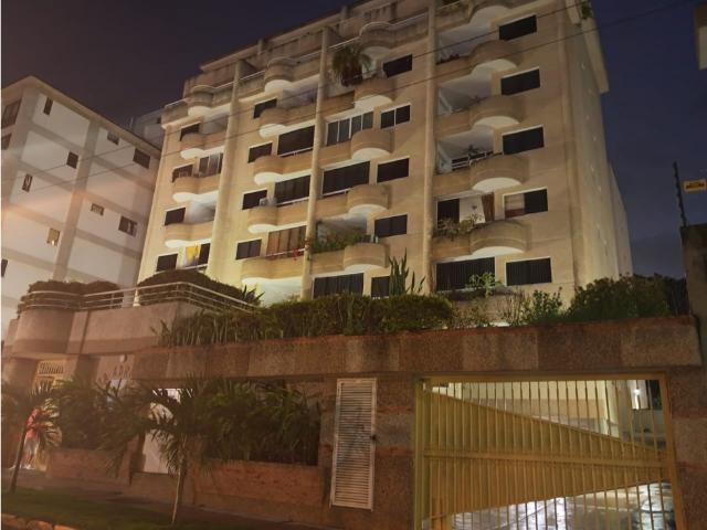 VENTA O ALQUILER DE ACOGEDOR E IMPECABLE APARTAMENTO PLAYERO