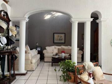 VENTA CASA BUGAMBILIAS PRIMERA SECCION, ZAPOPAN