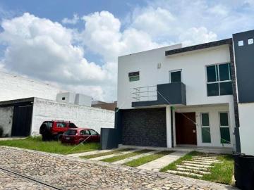 VENTA O RENTA DE CASA EN SENDEROS DE LAS MORAS A UN COSTADO DE GALERÍAS SANTA ANITA