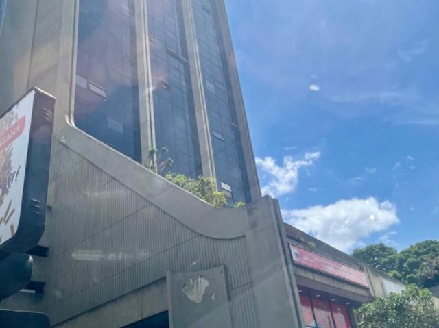 VENTA OFICINA UBICADA EN BELLO MONTE EN TORRE FINANCIERA 26 47
