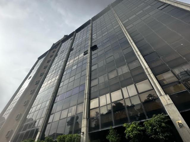 Venta Oficina 60 mts Macaracuay 3 ofc 2 baños 1 p/e