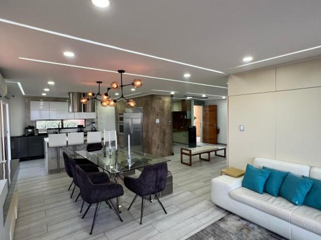 Venta Penthouse Amoblado y Equipado en la Urb. Mañongo