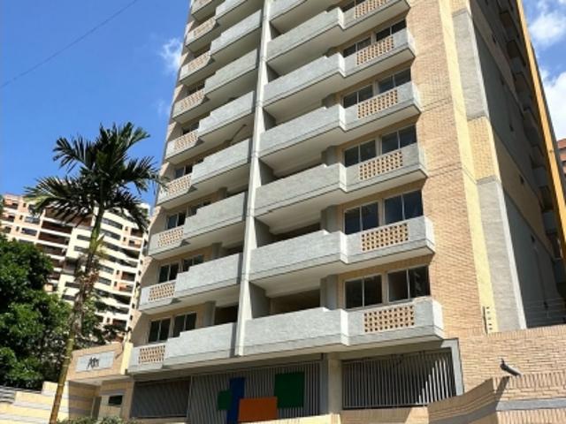 Venta ph obra blanca urb. La trigaleña 100% servicios