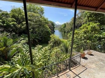 Venta – Propiedad con 2 Casas + Vista al Lago en Las Cumbres