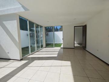 VENTA PRECIOSA RESIDENCIA DENTRO DE FRACCIONAMIENTO RECTA A CHOLULA  ESPACIOS AMPLIOS Y LUMINOSOS