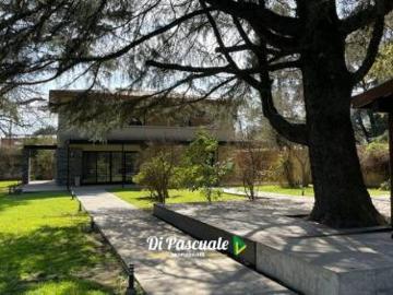 Venta Casa Quinta Con Quincho, Galería, Pileta y Segunda Vivienda La Reja Sur