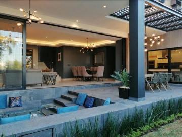 VENTA RESIDENCIA DENTRO DE PARQUE SANTO DOMINGO LOMAS DE ANGELOPOLIS CON RIEGO AUTOMATICO