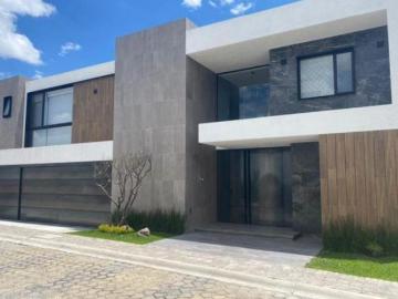 VENTA RESIDENCIA DENTRO DE PARQUE SANTO DOMINGO LOMAS DE ANGELOPOLIS CON RIEGO AUTOMATICO