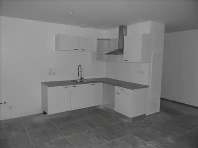 Ventabren 13122 Location maison 4 pièces t4 au dernier étage terrasse