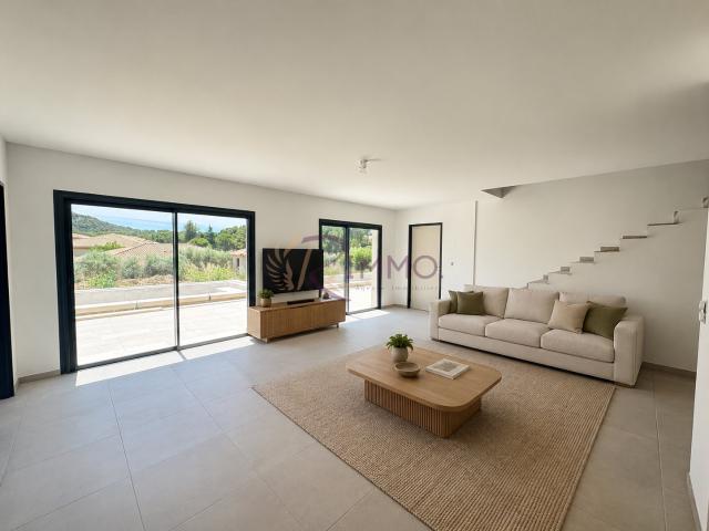 VENTABREN Maison neuve de 127.67m2 type 5 avec piscine et grand garage
