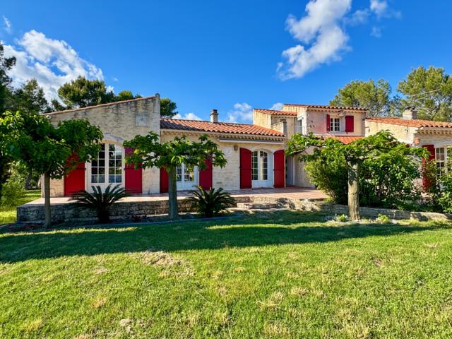 VENTABREN Maison de charme majoritairement de plain pied a