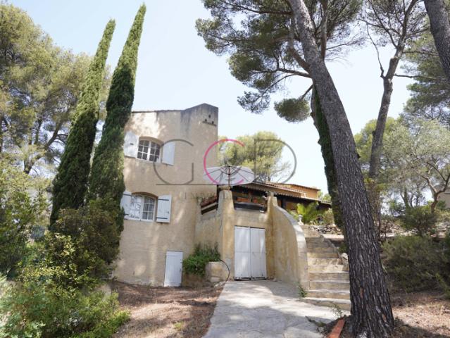 VENTABREN Maison familiale de 174m2 sur terrain de 1 029 m