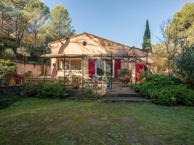 VENTABREN: Maison T5 d'environ 160 m² avec 3 chambres et studi