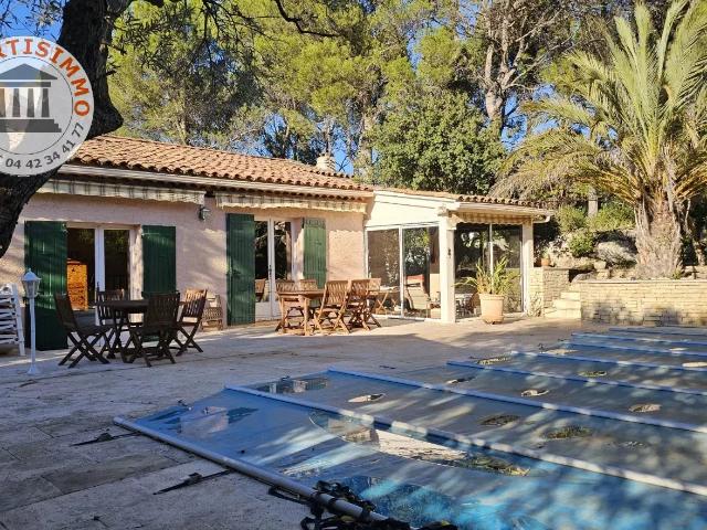 VENTABREN Propriété familiale avec piscine et dépendance