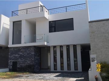 Venta/Renta casa con Cuarto de servicio y Roof Juriquilla Querétaro