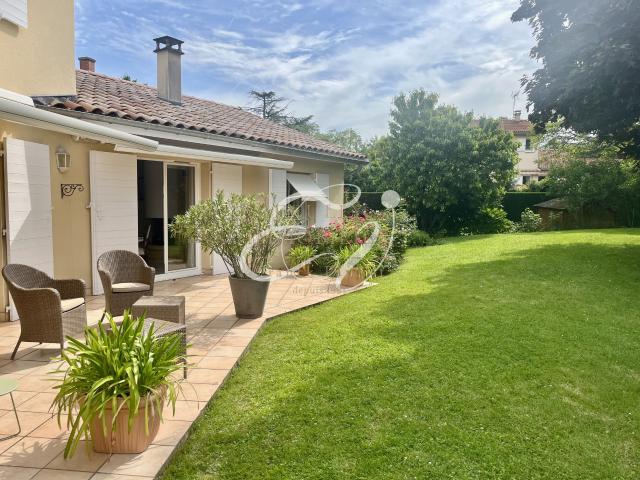 VENTE 69380 CHASSELAY MAISON T6 de 191 m2 sur 1155 m2 de terrain clos et arboré au coeur du village