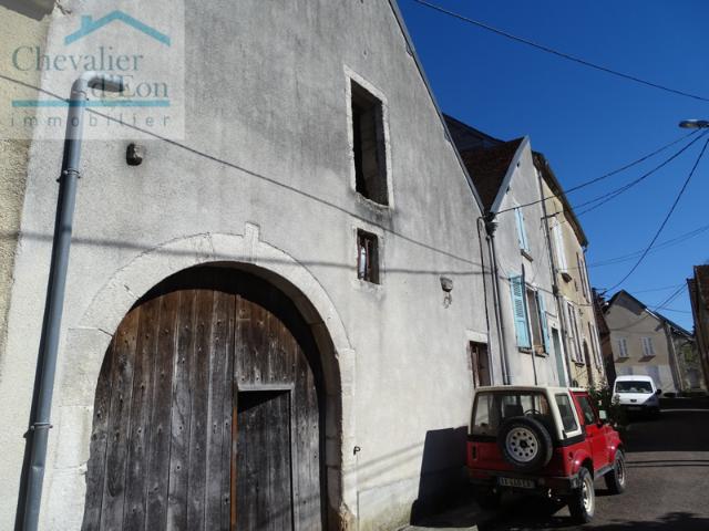 VENTE 120 000 EUR EPINEUIL CENTRE Maison de ville avec belle g