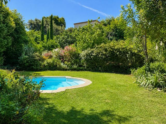 Vente terrain à Aubagne, parcelle de 560 m2 avec permis pour maison de plain pied