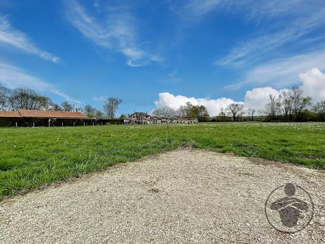 Vente Terrain constructible 1060 m2 Saint Médard de Guizières