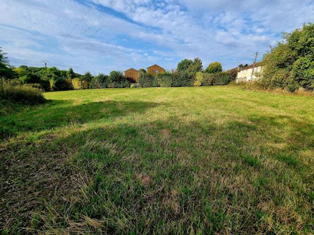 Vente Terrain constructible 12000 m2 Oulchy le Château