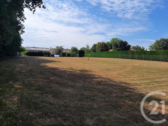 Vente Terrain constructible 1771 m2 Chef Boutonne
