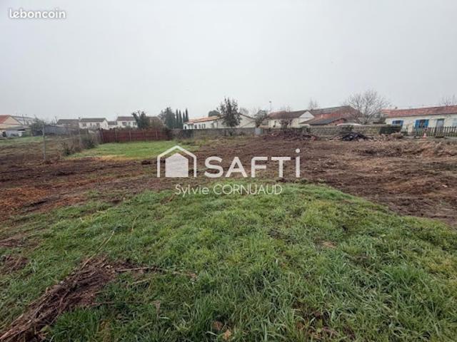 Vente Terrain constructible 1885 m2 Saintes