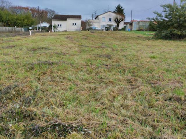 Vente Terrain constructible 2784 m2 Angouleme