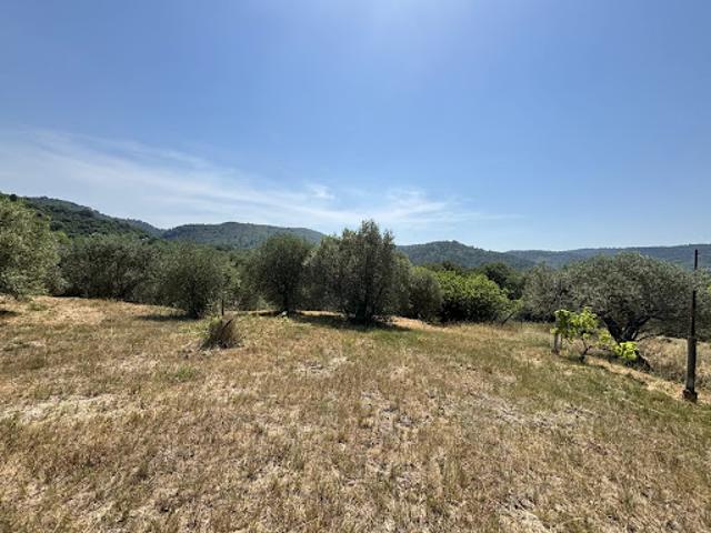 Vente Terrain constructible 3280 m2 Montferrat
