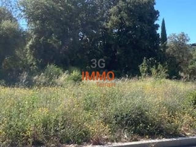Vente Terrain constructible 688 m2 Uzès