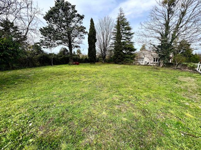 Vente Terrain constructible 715 m2 Saintes