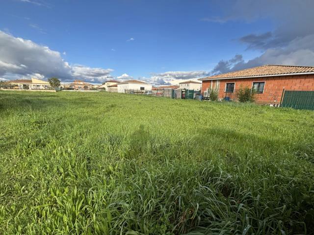 Vente terrain de 610m2 constructible, semi viabilisé