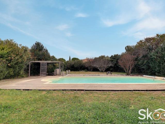 VENTE TERRAIN HORS LOTISSEMENT D'ENVIRON 750 M2 AVEC PISCINE 34820 TEYRAN