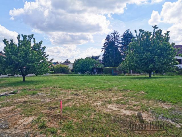 VENTE TERRAIN PLAT VIABILISÉ 600 M2 PLEIN CENTRE COMMUNAY