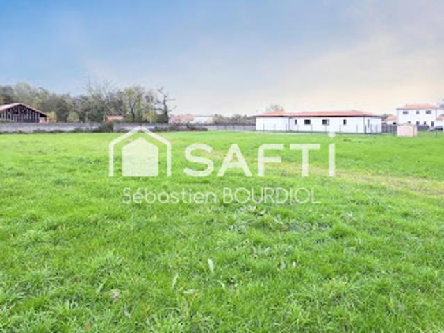 Vente Terrain 1403 m2 Orléat