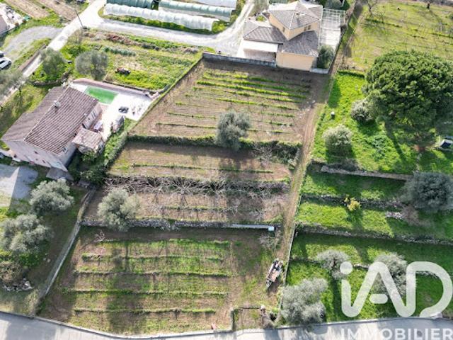 Vente Terrain 1660 m2 Carros