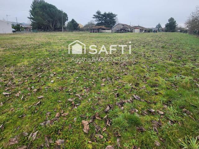 Vente Terrain constructible 1660 m2 Saint Maixant